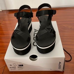 Aldo Wedges With Straps in Size 6